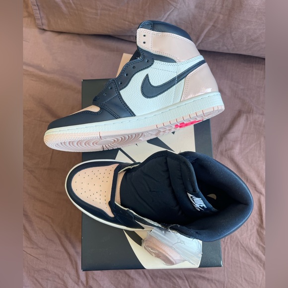 Women’s Jordan 1 Atmosphere/BubbleGum size 7 - Picture 2 of 3